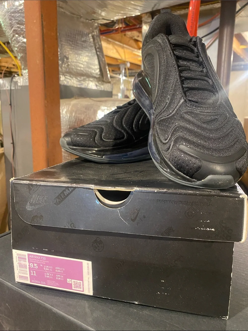Nike Men's Black Air Max 720 Sneakers